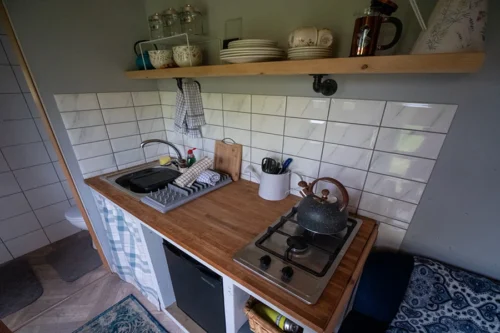 Cwtch Shepherd Hut - Kitchen area