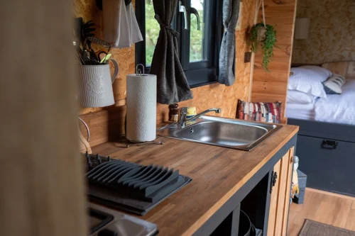 The Nook Shepherd Hut - Kitchen area with sink and cooking facilities