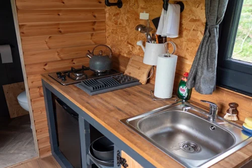 The Nook Shepherd Hut - Kitchen area with sink and cooking facilities